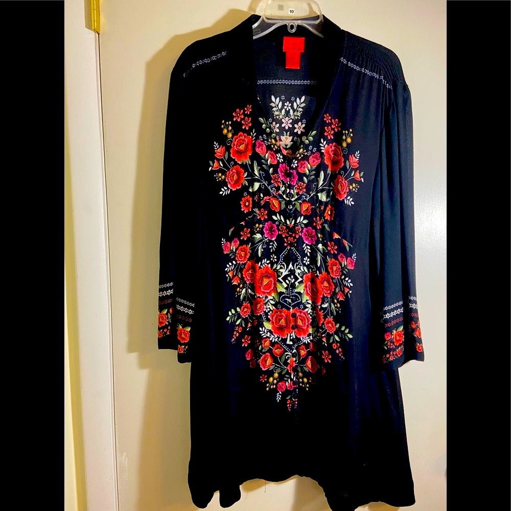 EUC V CRISTINA BLACK & FLORAL SHORT DRESS OR TUNIC
